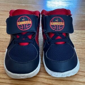 Nike Team Hustle Kids Sneakers - Black and Red